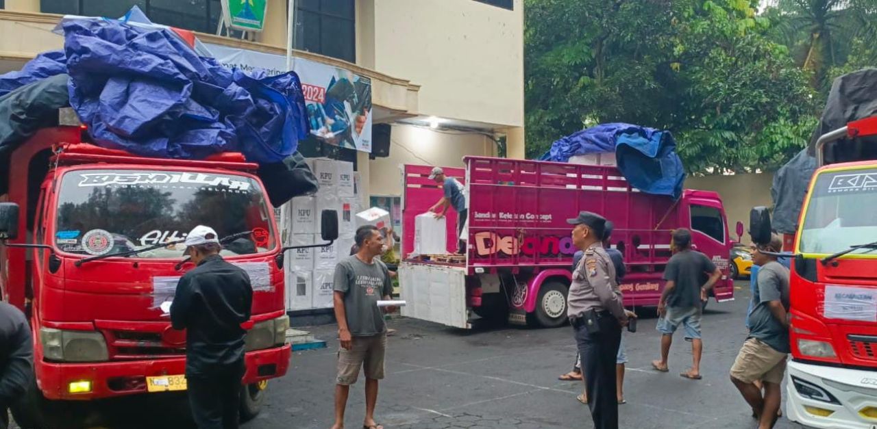 Polresta Malang Kota Kawal Pengiriman Logistik Pemilu di Lima Kecamatan