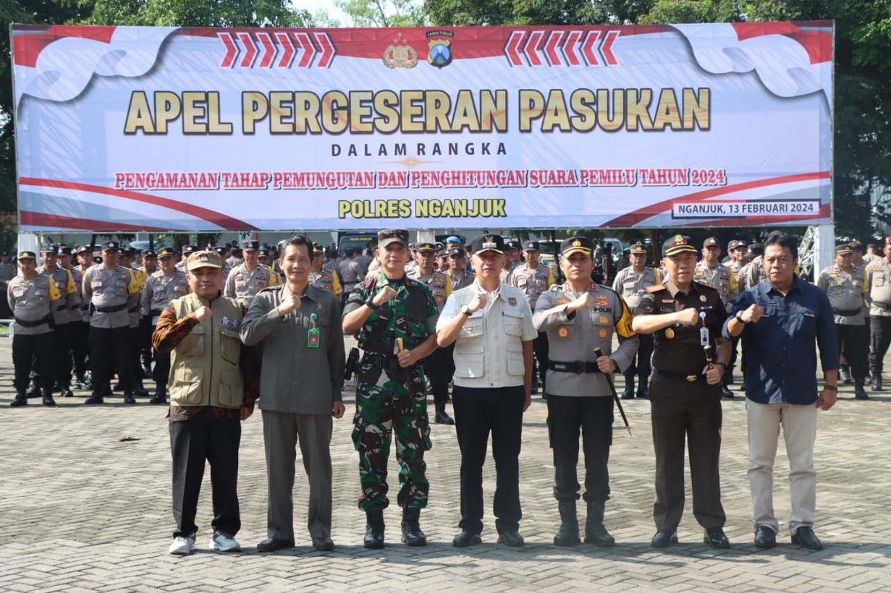 Kapolres Nganjuk Pimpin Apel Pergeseran Pasukan Personel di Gor Bung Karno