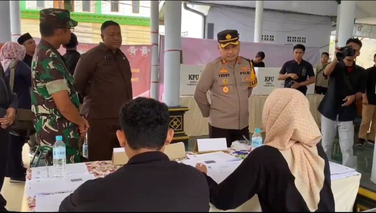 Si Dokkes Polres Pasuruan Periksa Kesehatan Petugas Keamanan TPS