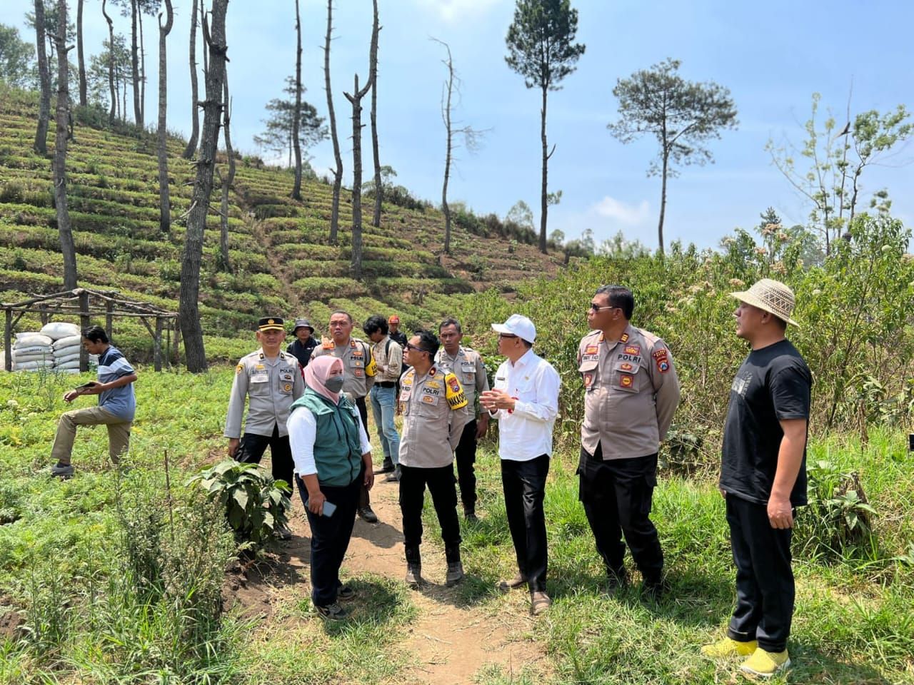 Program KTLGK Polres Batu Tanam 10 ribu Pohon Alpukat