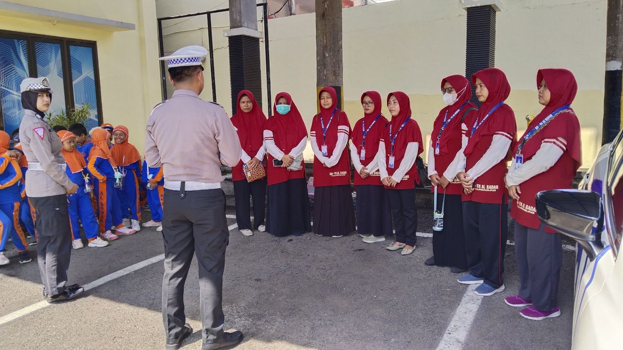 Kenalkan Budaya Tertib Lalu Lintas, Polres Tulungagung Sosialisasi POLSANAK