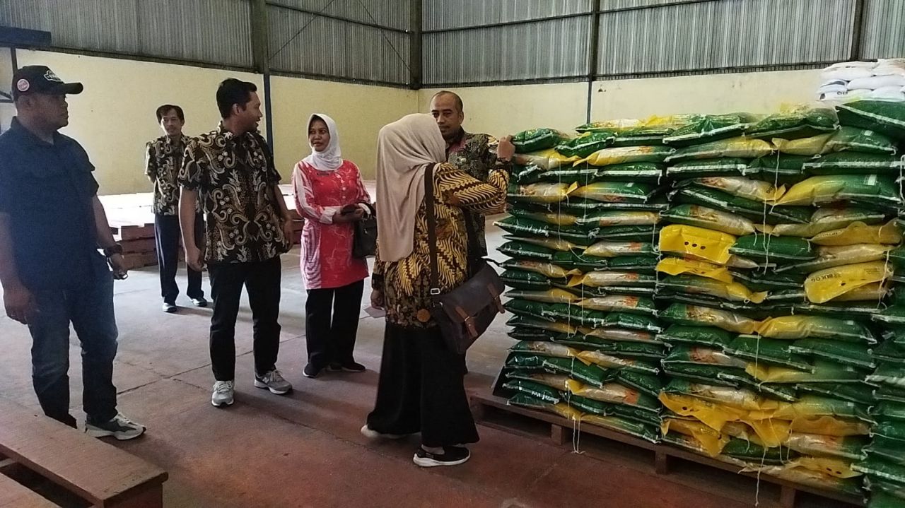 Pastikan Ketersediaan Beras, Polres Bojonegoro dan TPID Sidak Gudang Bulog