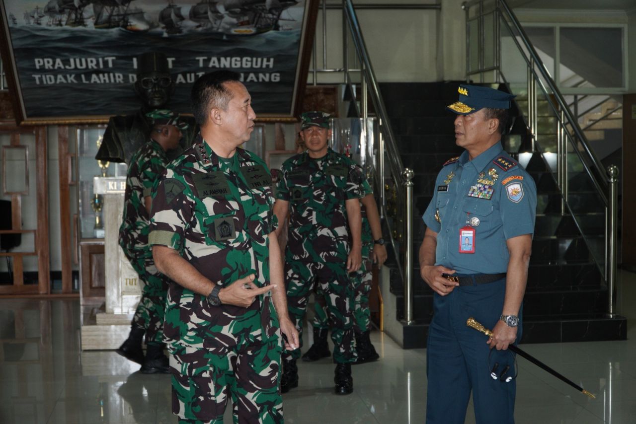 Letjen TNI Marinir Nur Alamsyah  Terima Courtesy Call Pangkoarmada II dan Danpasmar-2