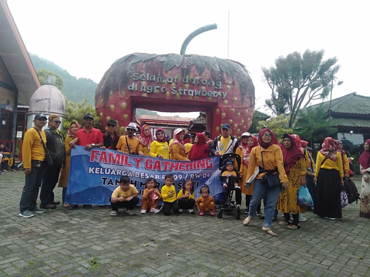 Family Gathering, Warga Gang Sawi Tanah Merah Bertamasya ke Wisata Kusuma Agro Batu Malang