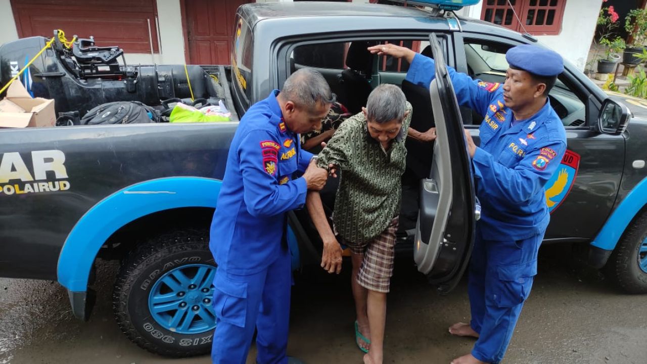 3000 Jiwa Korban Banjir Mojokerto Diungsikan