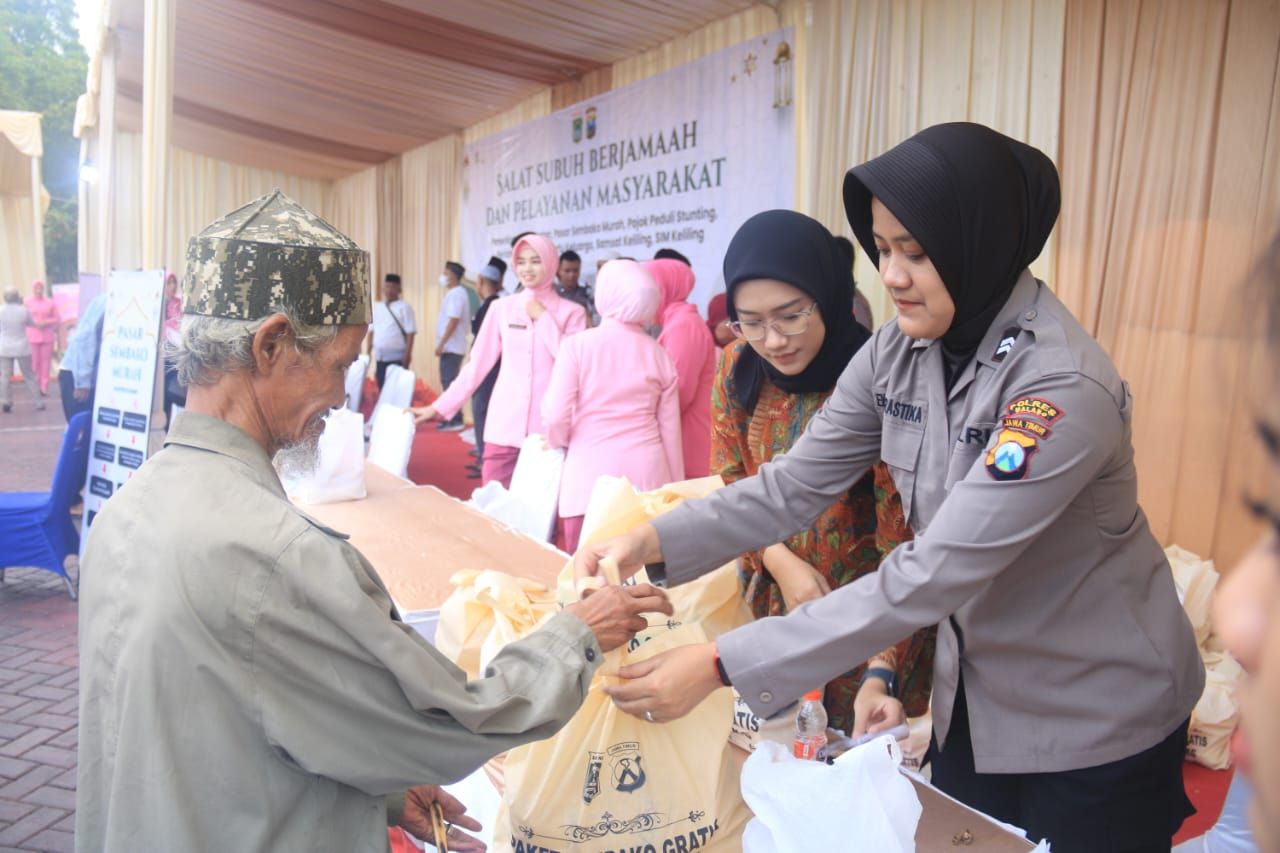 Jelang Ramadhan, Warga Serbu Pasar Sembako Murah