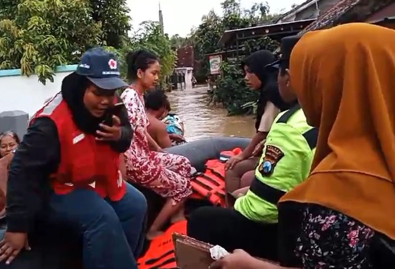 Empat Desa Arosbaya Terendam Banjir, Ribuan Korban di Evakuasi Polres Bangkalan