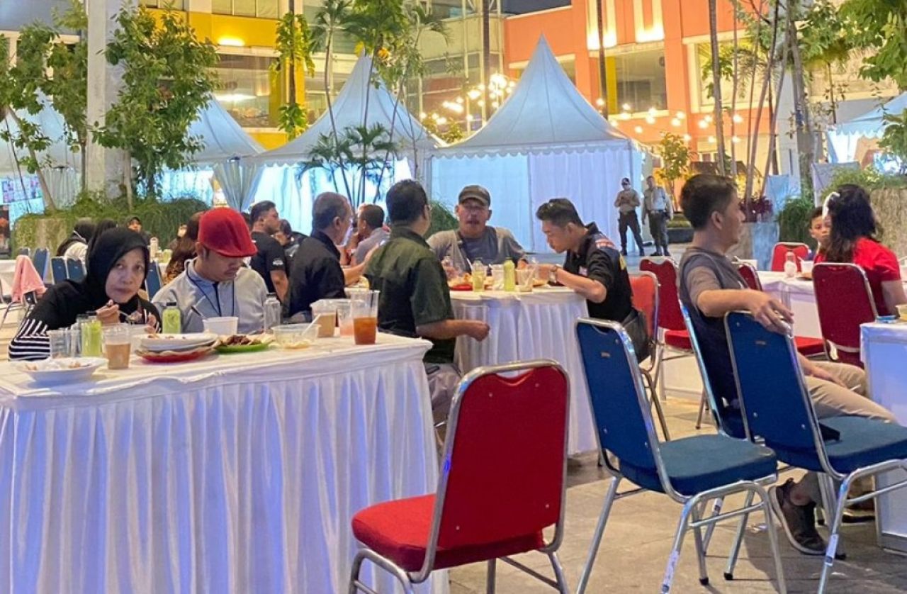 Bersama Pewarta LSM MAKI Buka Bersama di Surabaya Town Square