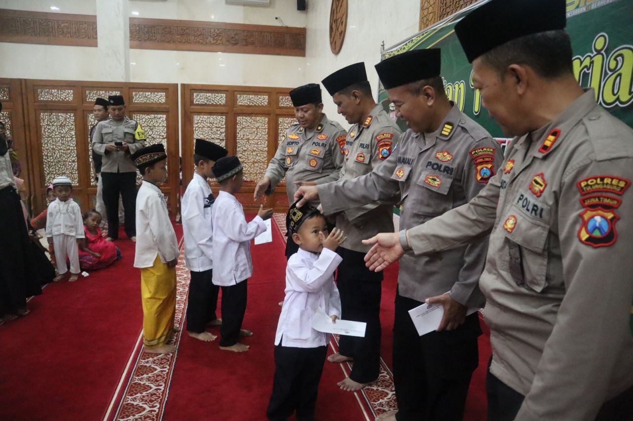 Rutinitas Kerohanian Polres Tulungagung Gelar Doa Bersama dan Bagikan Tali Asih