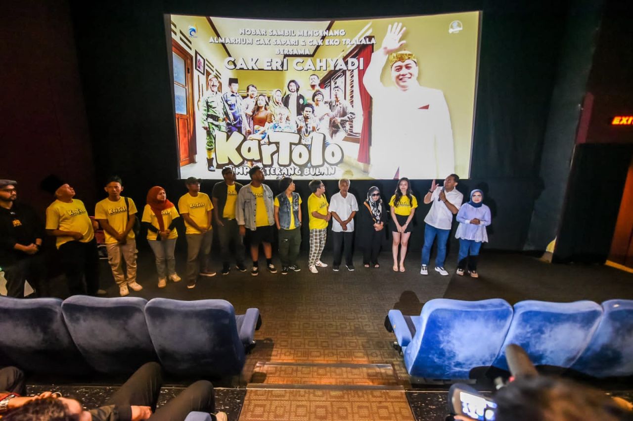 Wali Kota Eri Nobar Film Kartolo Numpak Terang Bulan di XXI Tunjungan Plaza