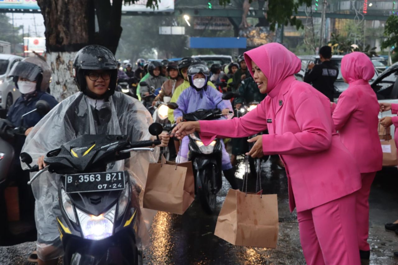 Polres Batu dan Bhayangkari Sebar Kebaikan di Bulan Ramadan