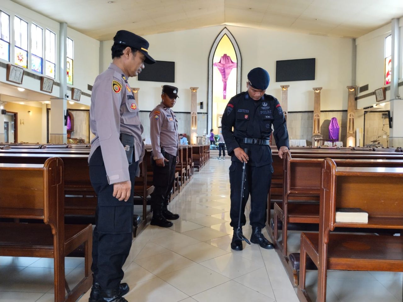 Jumat Agung dan Perayaan Paskah, Satbrimob Polda Jatim Sterilisasi Gereja