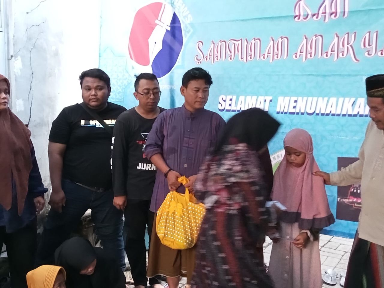 Aliansi Wartawan Surabaya Santuni Yatim dan Dhuafa di Tambak Wedi Baru VII