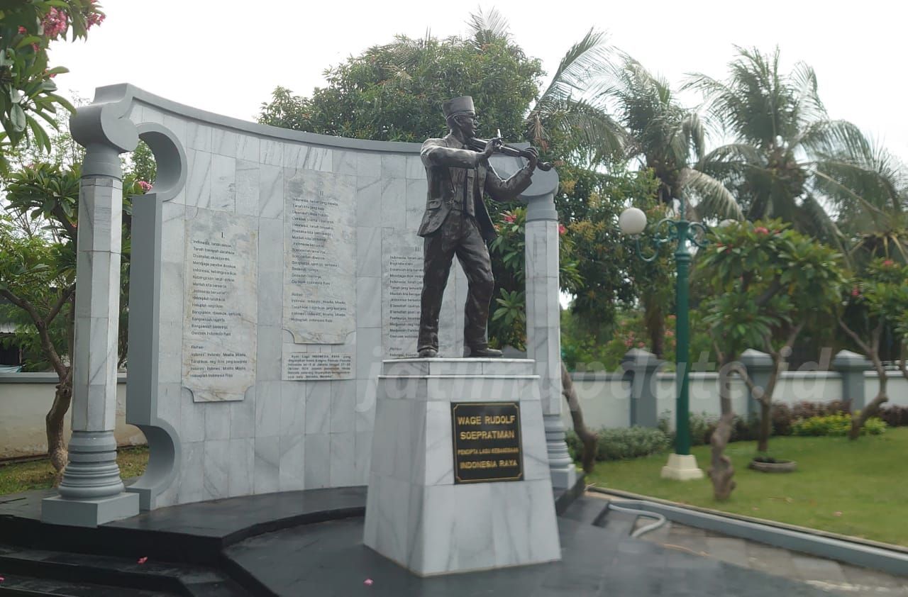 Ini Langkah DLH Surabaya Cegah Bau Sampah bagi Peziarah Makam Pahlawan Nasional WR Supratman