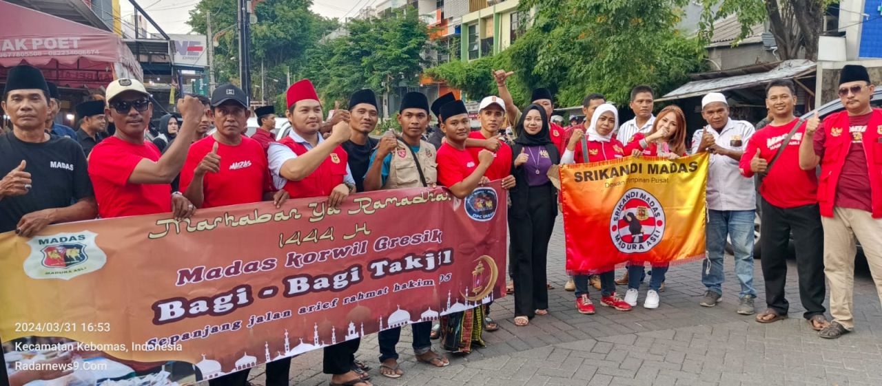 Madas Gresik Berbagi Takjil, Dihadiri Ketum Srikandi