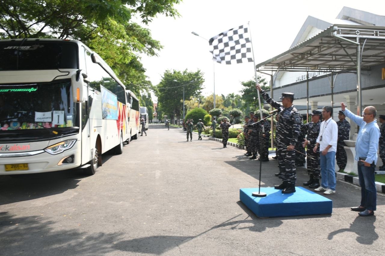 Lepas Mudik Gratis Keluarga Besar Kodiklatal, Ini Pesan Letjen TNI Marinir Nur Alamsyah