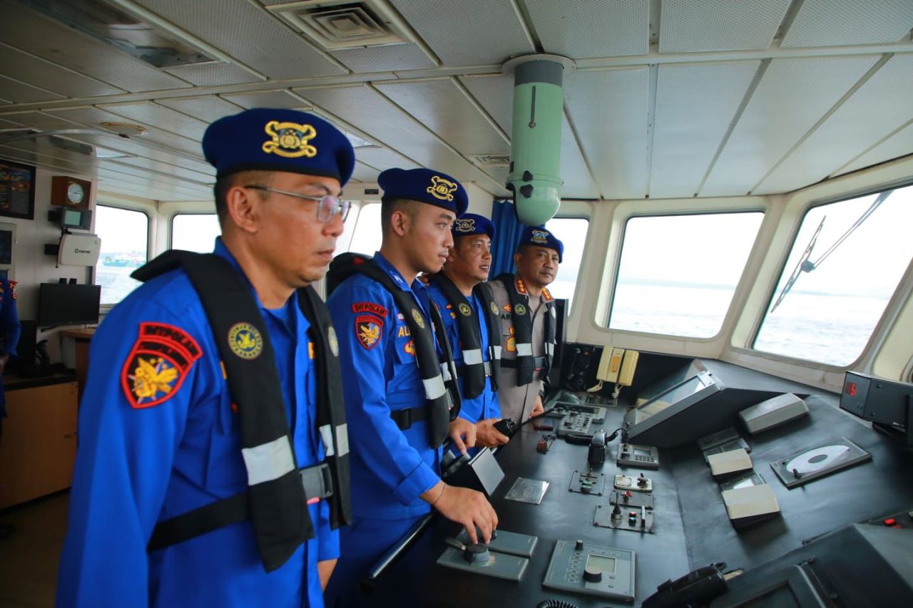 Ditpolairud Polda Jatim Pantau Penyebrangan Pelabuhan ASDP dan LCM Ketapang-Banyuwangi