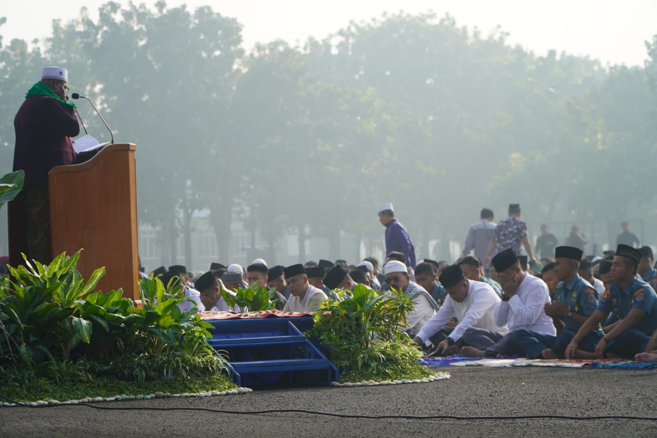 Dankodiklatal Sholat Idul Fitri Bersama Keluarga Besar Brigif 2 Marinir