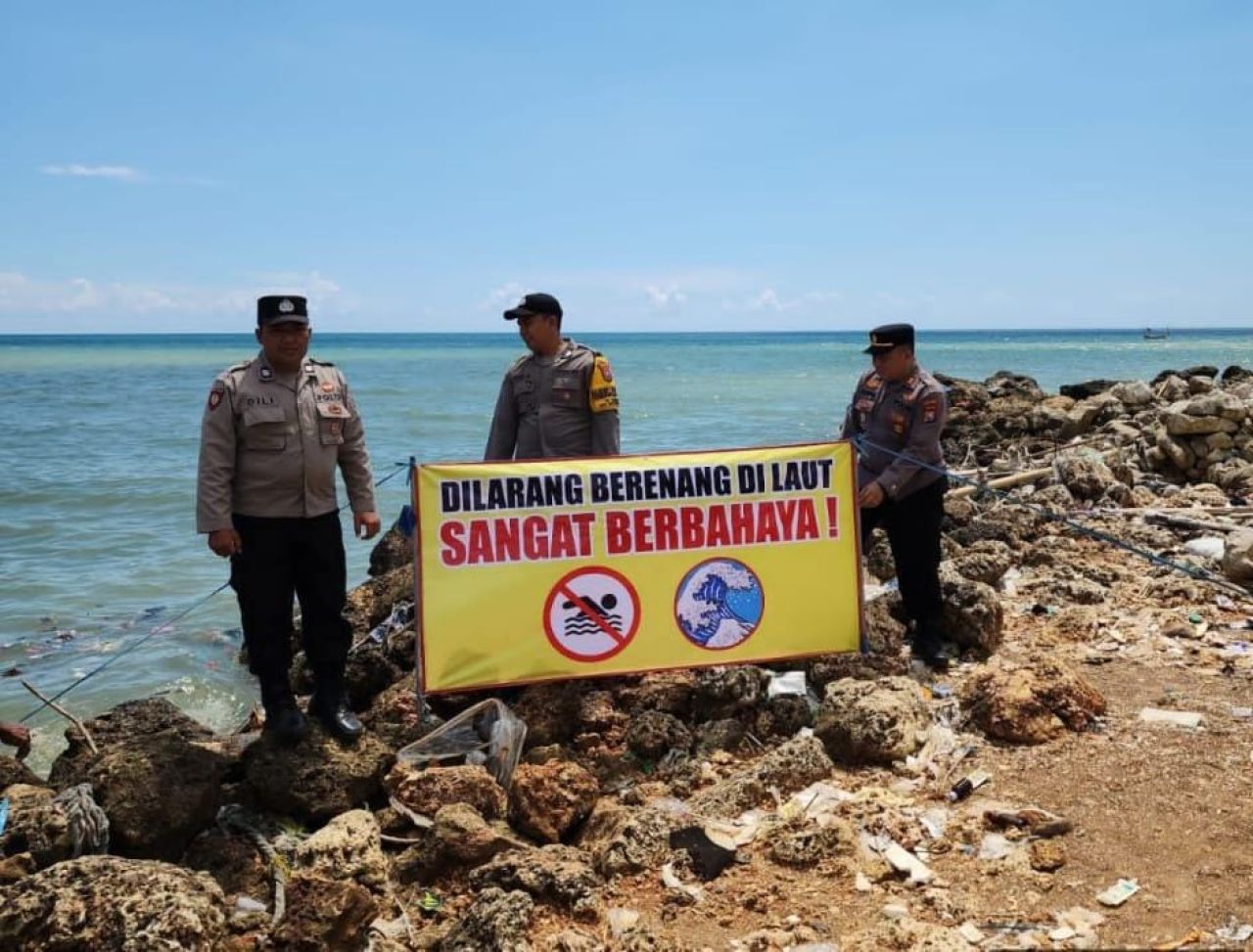 Antisipasi Laka Laut Polres Pamekasan Pasang Banner