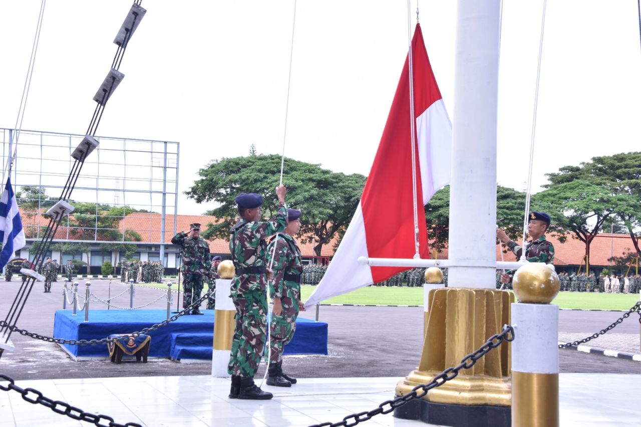 Pimpin Upacara Bendera 17-an, Kapokgadik Kodiklatal Sampaikan Pesan Panglima TNI