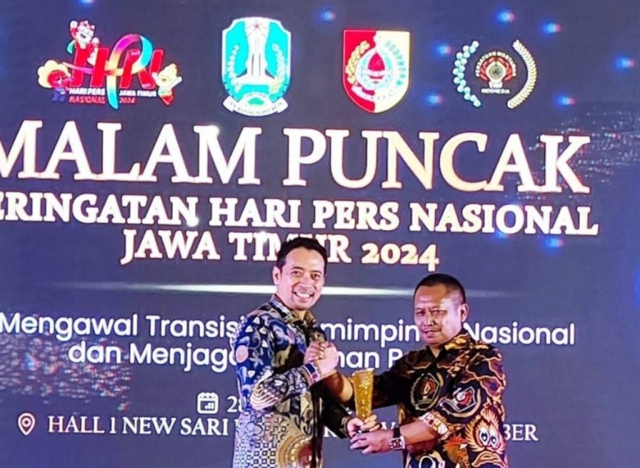 LaNyalla Terima Special Award dari PWI Jatim