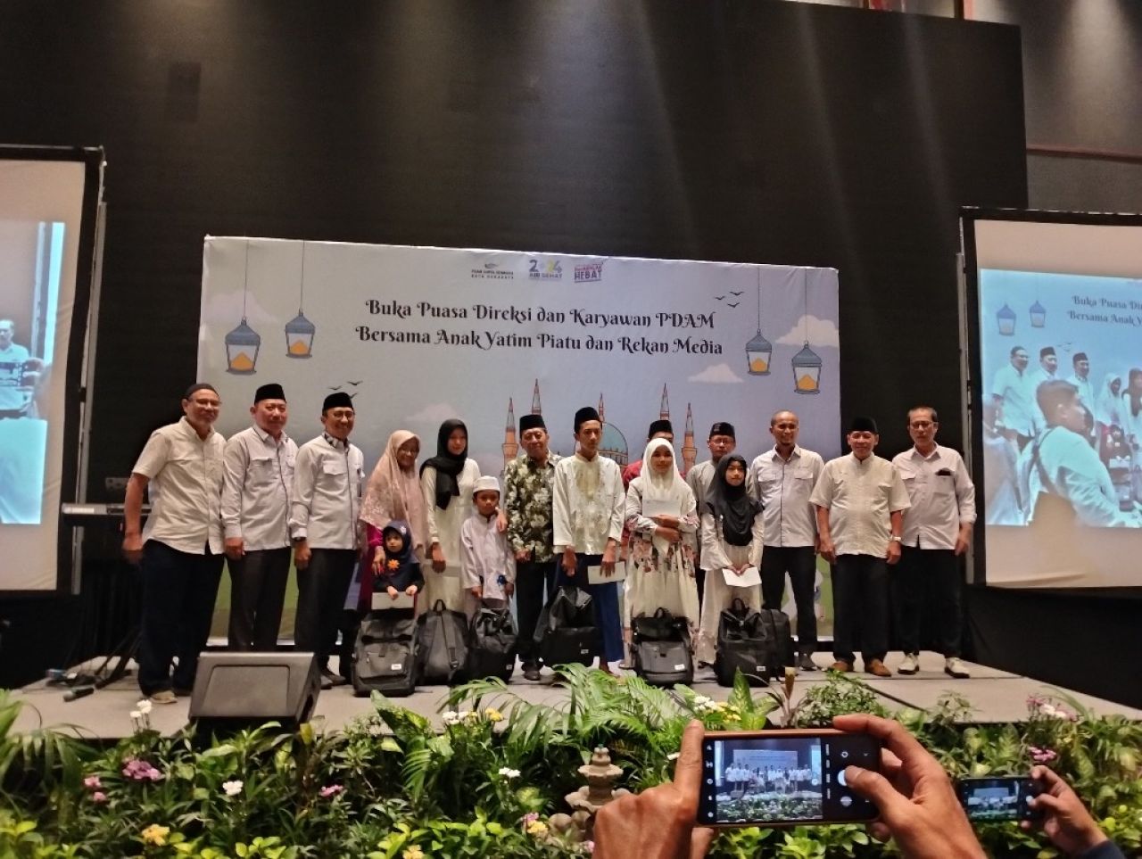 PDAM Surabaya Buka Puasa Bersama Yatim Piatu di Hotel Harris