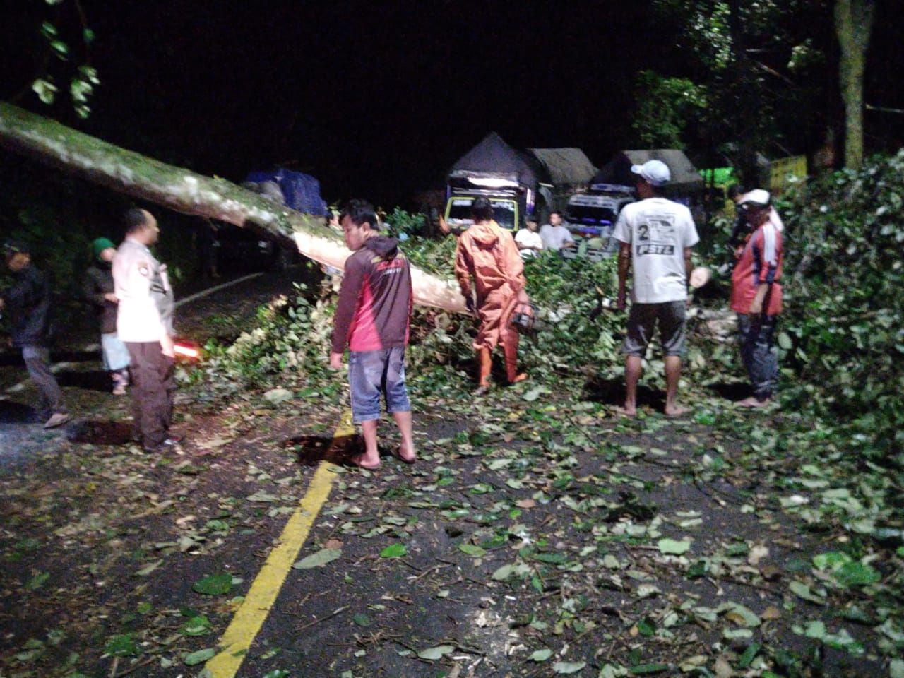 Jalur Nasional Lintas Gumitir Kembali Lancar