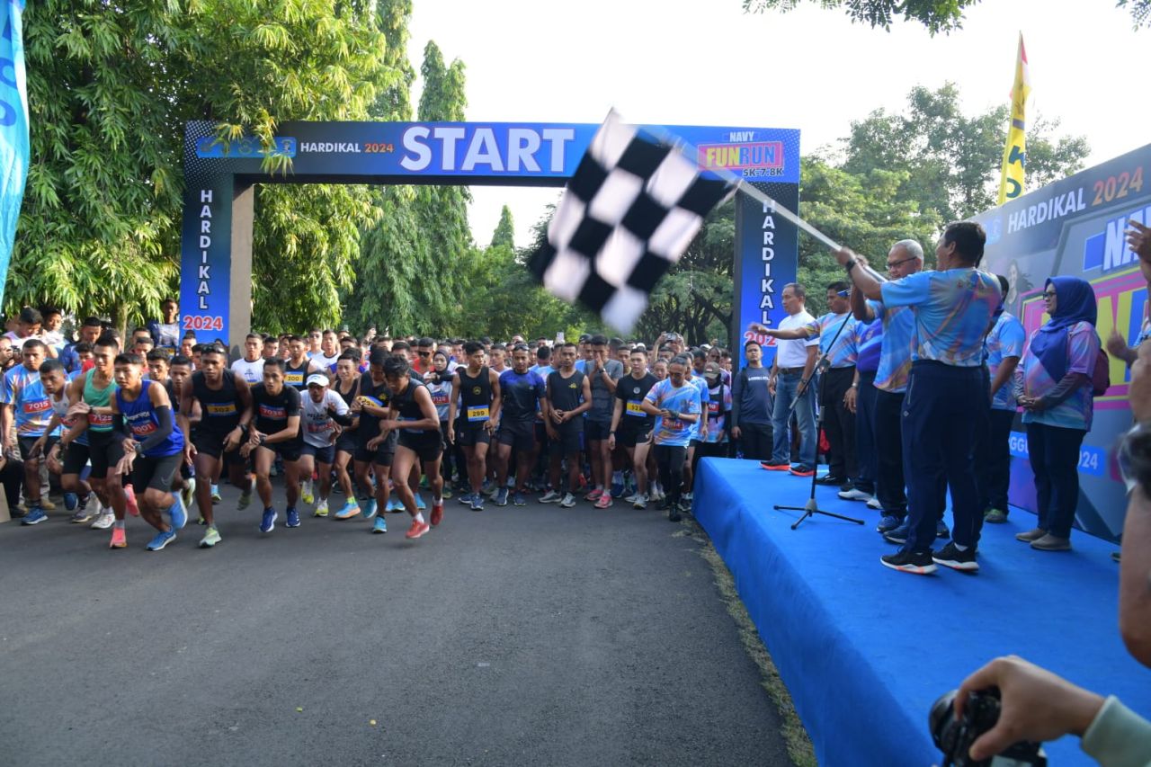 Ribuan Runners Jelajahi Kawah Candradimuka TNI AL Bumimoro