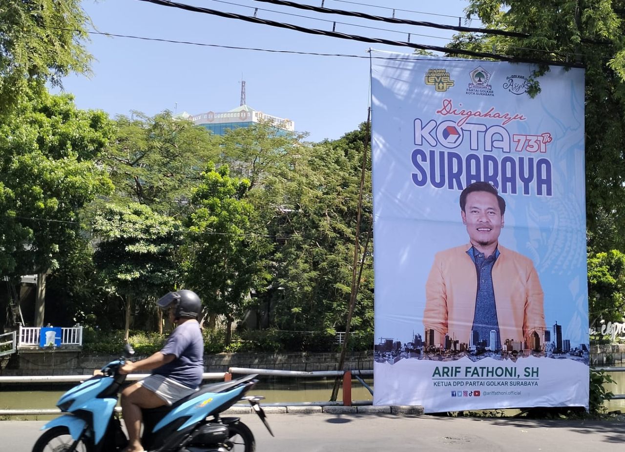 Pasang Baliho di Sejumlah Titik, Ikhtiyar Fathoni Songsong Pilwali Surabaya