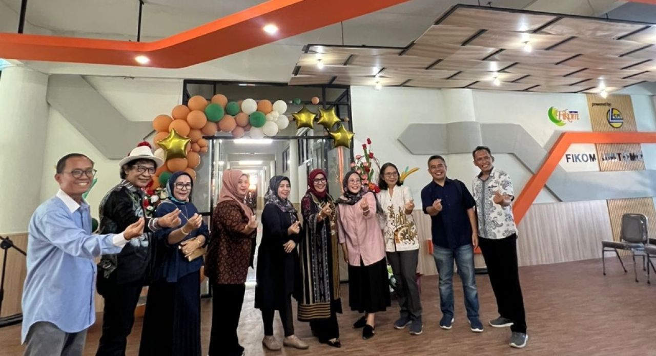 Rektor dan YPCU Unitomo Resmikan Ruang Kuliah Baru Fakultas Ilmu Komunikasi 