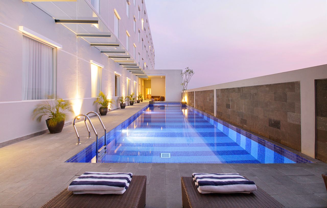 Special Promo Kiri ke Kanan: Friday Nightcoustic, Eat & Swim, Happy Hour