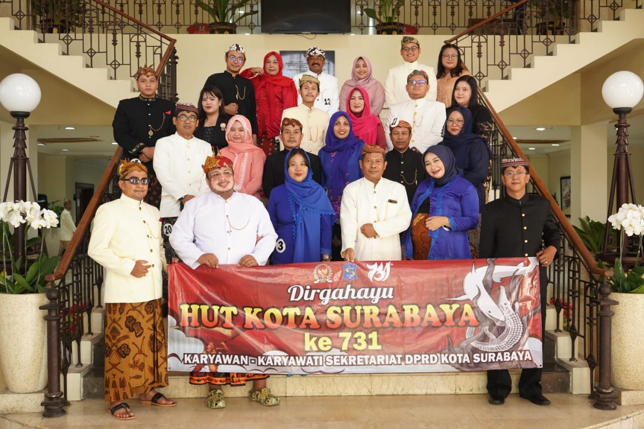 Peringati HUT Surabaya ke-731, Setwan Gelar Peragaan Busana Jawa di Zebra Cross