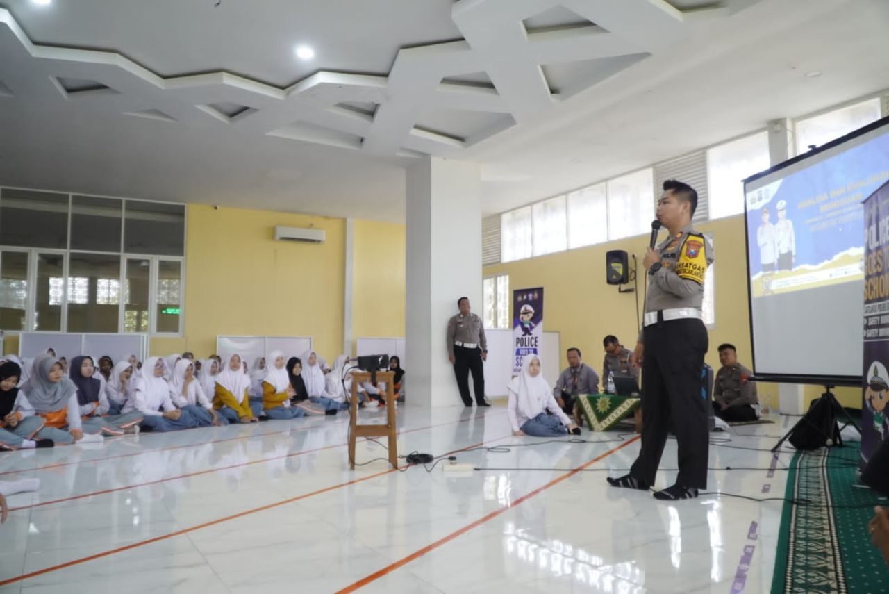 Police Goes to School di SMA Muhammadiyah 1 Gresik, Tanamkan Kesadaran Tertib Lalu Lintas Sejak Dini