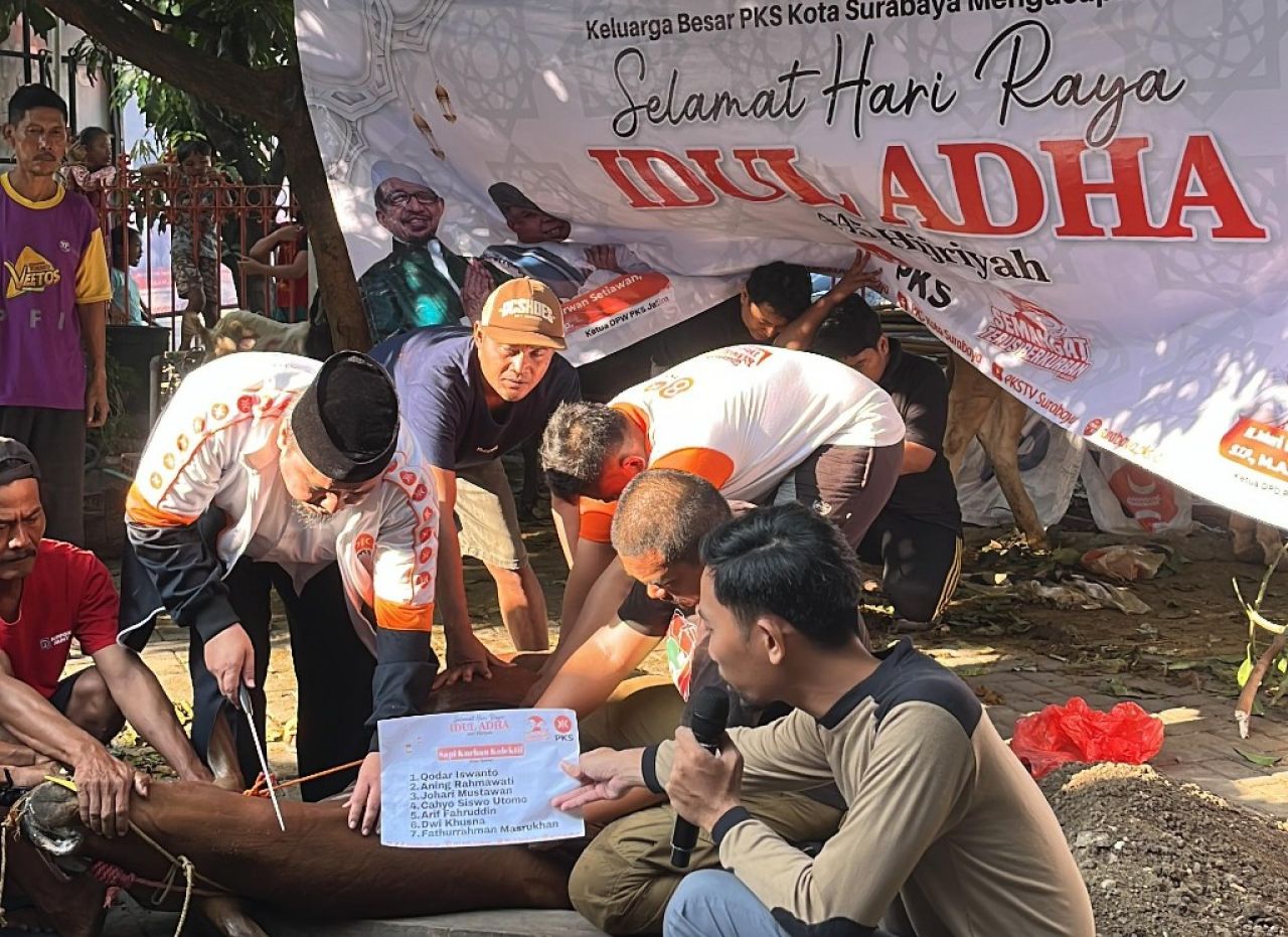 PKS Kota Surabaya Bagikan 10.500 Paket Kurban