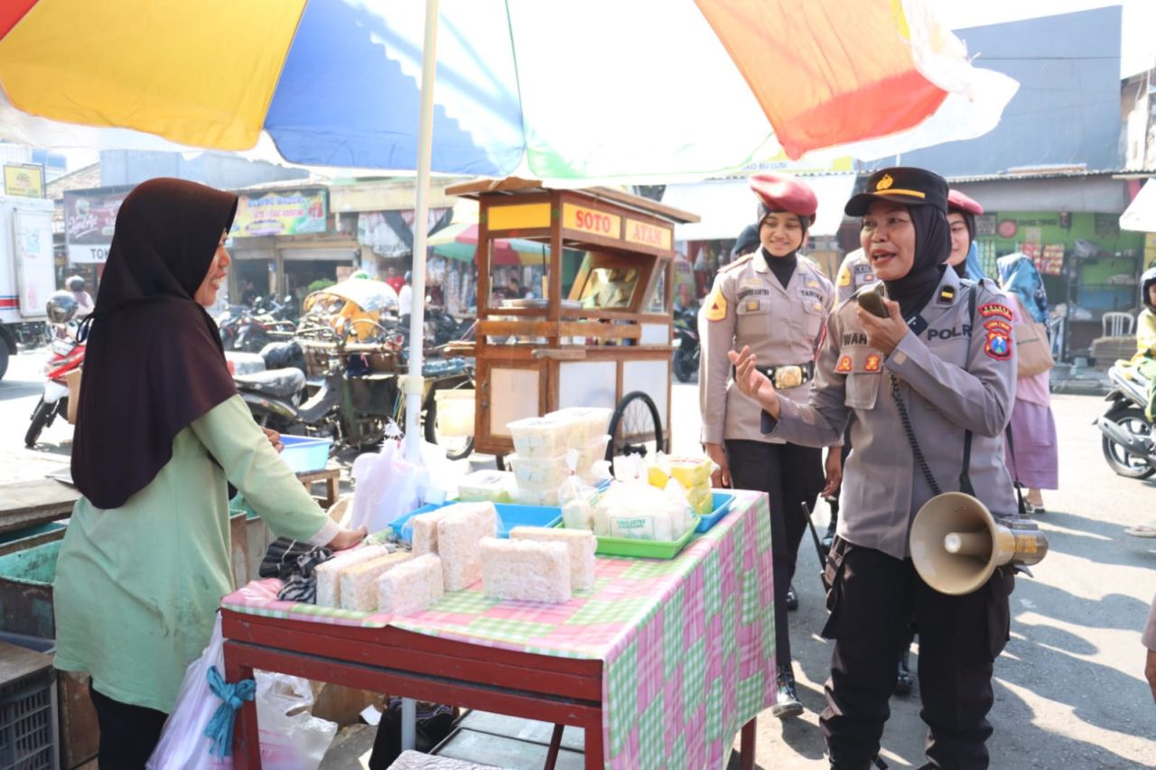Antisipasi 3C, Polwan Blusukan ke Pasar Tanjung Kota Mojokerto