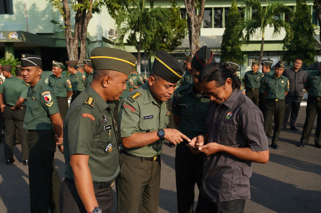 Pemeriksaan HP prajurit di lingkungan Korem Bhaskara Jaya
