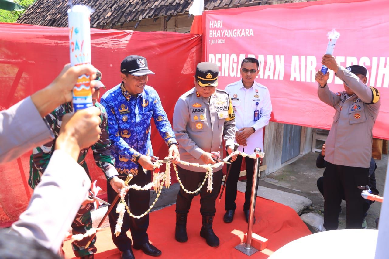 Peresmian sumur bor