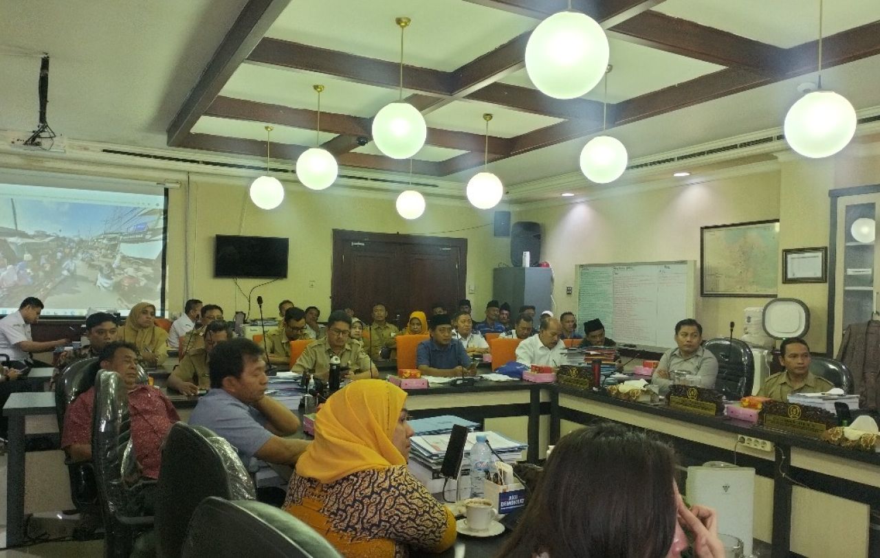 Hearing Komisi C terkait koperasi pasar bulak banteng