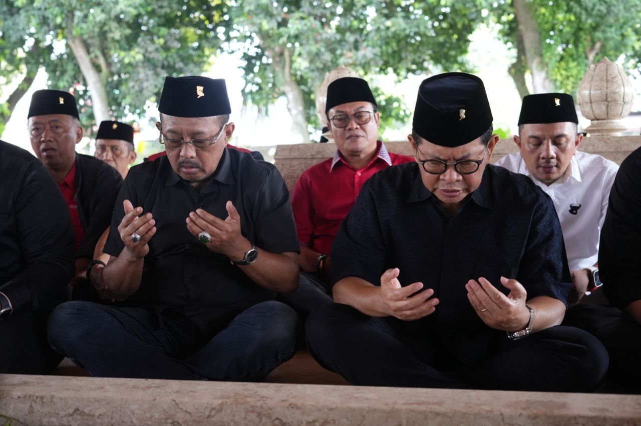 Ziarah ke makam Soekarno