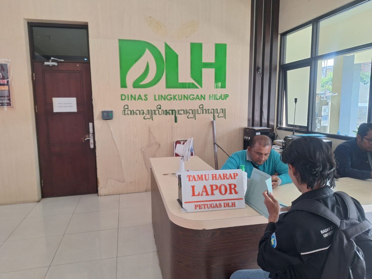 BEM Unipra saat memasukkan audensi ke DLH