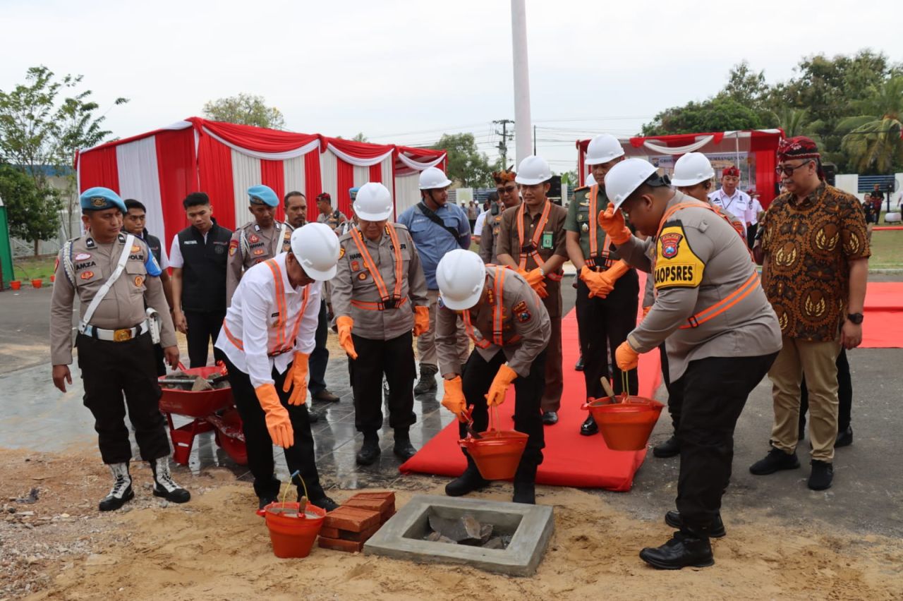 Peletakan Batu Pertama Mako Polres Pamekasan 