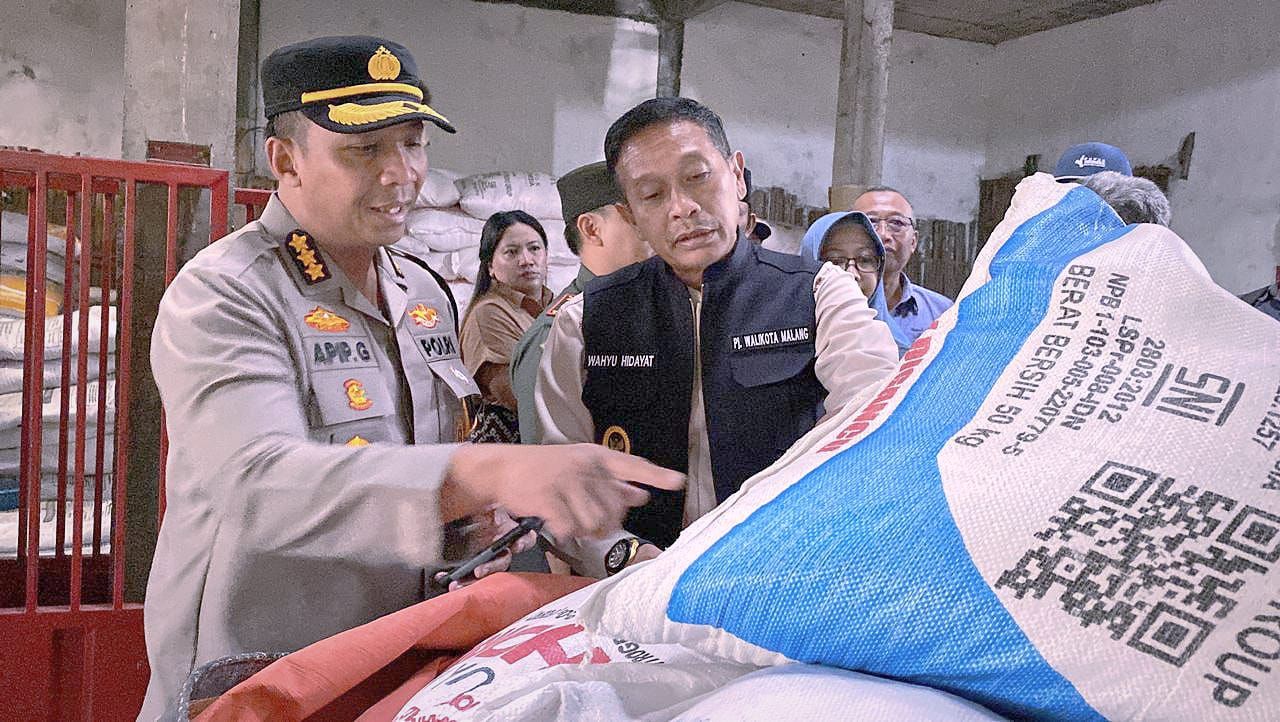 Inspeksi salah satu kios pertanian