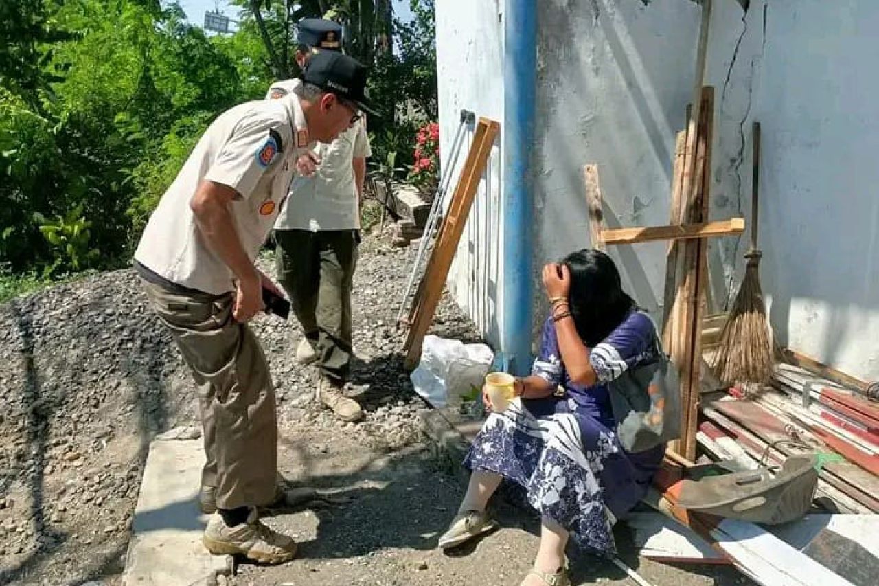 Satpol PP amankan wanita yang diduga depresi