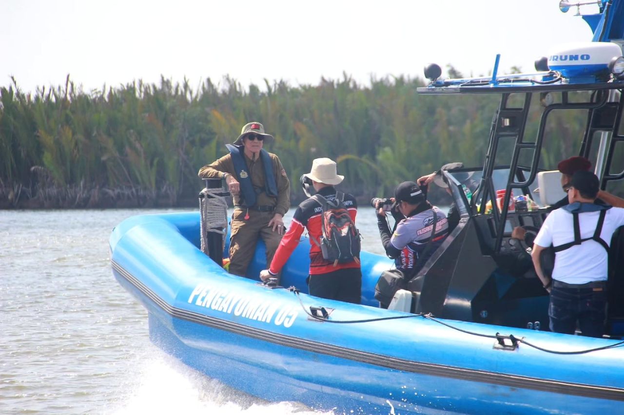Yasonna H. Laoly saat mengunjungi Pulau Penjara Nusakambangan