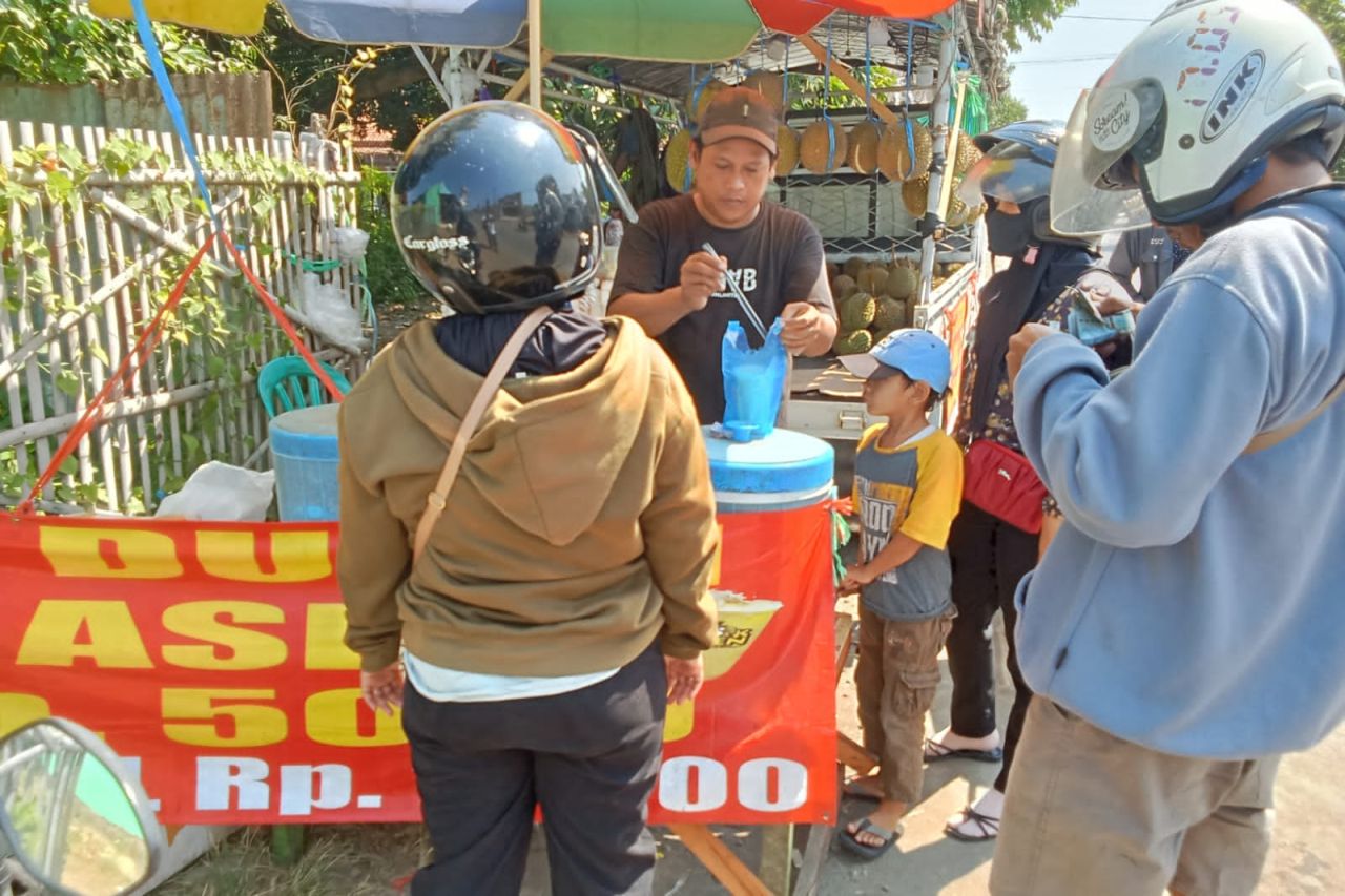 Cuman Jualan Es Durian Tapi Omzetnya Bikin Kaget Banyak Orang 