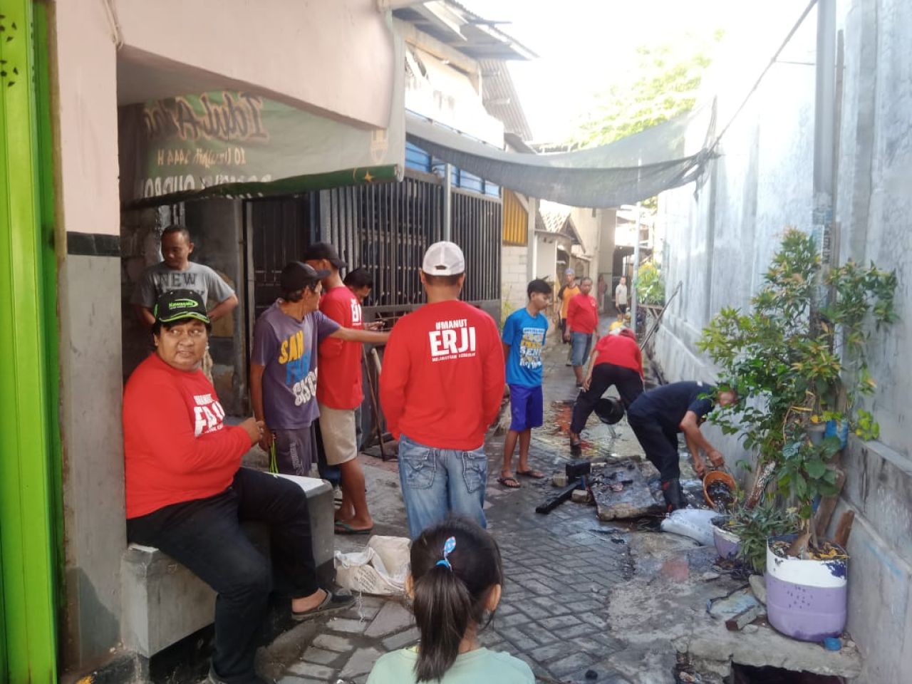 Kader PDI Pejuangan Surabaya resik kampung