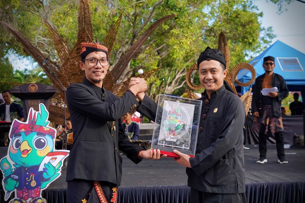 Optimalkan Sosialisasi, KPU Jatim Luncurkan Kirab Maskot Pilkada 2024 di Pacitan