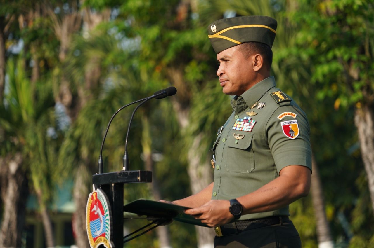 Kasi Ops Kasrem Bhaskara Jaya Pimpin Upacara Bendera di Makorem