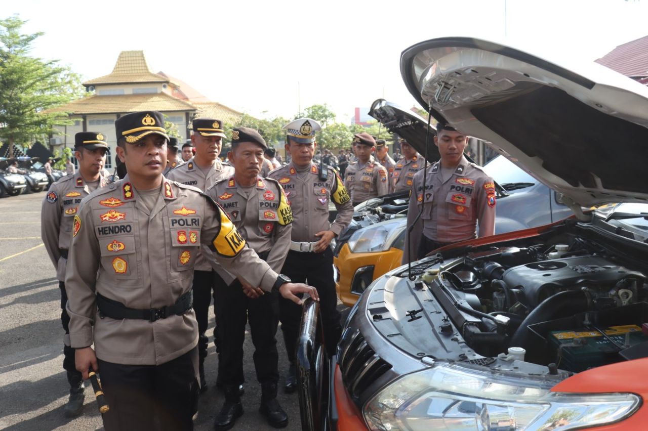 Pastikan Siap Dipakai Pengamanan Pilkada 2024 Kapolres Sampang Cek Ranmor Dinas