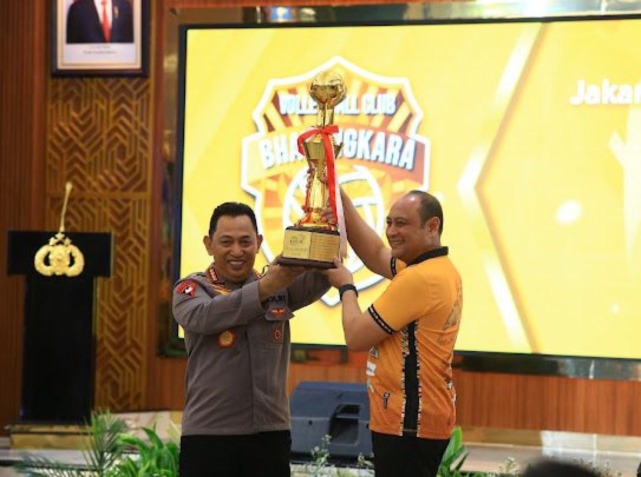 Penghargaan untuk Jakarta Bhayangkara Presisi dan Popsivo Polwan